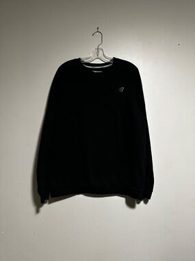 New Balance Black Crewneck Sweatshirt with Subtle Logo